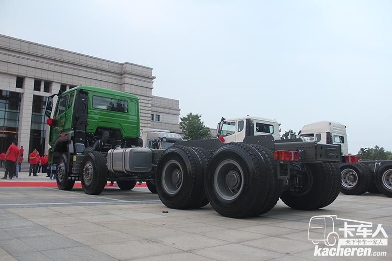 中國(guó)重汽 豪瀚N6G重卡 380馬力 8X4自卸車底盤(pán)