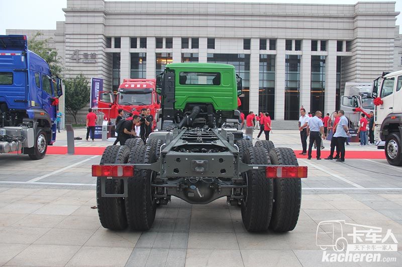 中國(guó)重汽 豪瀚N6G重卡 380馬力 8X4自卸車底盤(pán)
