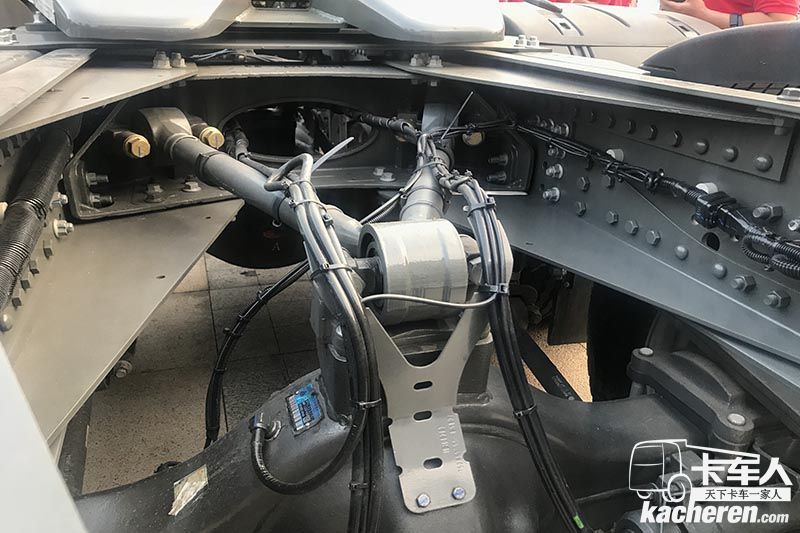 中國(guó)重汽 豪瀚N6G重卡 380馬力 8X4自卸車底盤(pán)