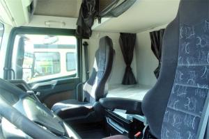 一汽解放 J7重卡 豪華型 550馬力 6X2R 國五AMT自動(dòng)擋牽引車(CA4250P77K25T2E5)