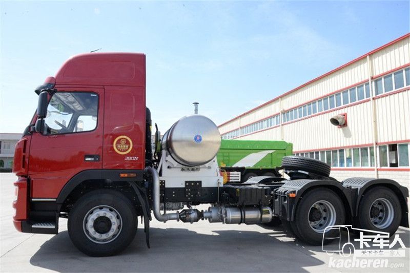 大運(yùn) 新N8E重卡 336馬力 6X4 國(guó)五LNG牽引車(CGC4253N52CA)