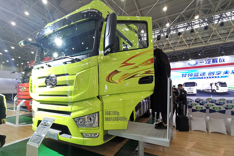 一汽解放 J7重卡 6×4 550馬力 國(guó)六 智能牽引車(chē)