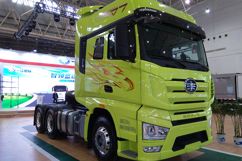 一汽解放 J7重卡 6×4 550馬力 國(guó)六 智能牽引車(chē)