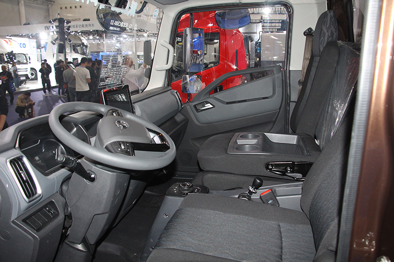 上汽躍進 C500-33 156馬力 4×2 國五 冷藏車 紀念版