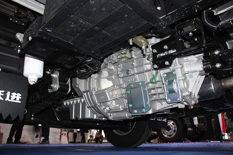 上汽躍進 C500-33 156馬力 4×2 國五 冷藏車 紀念版