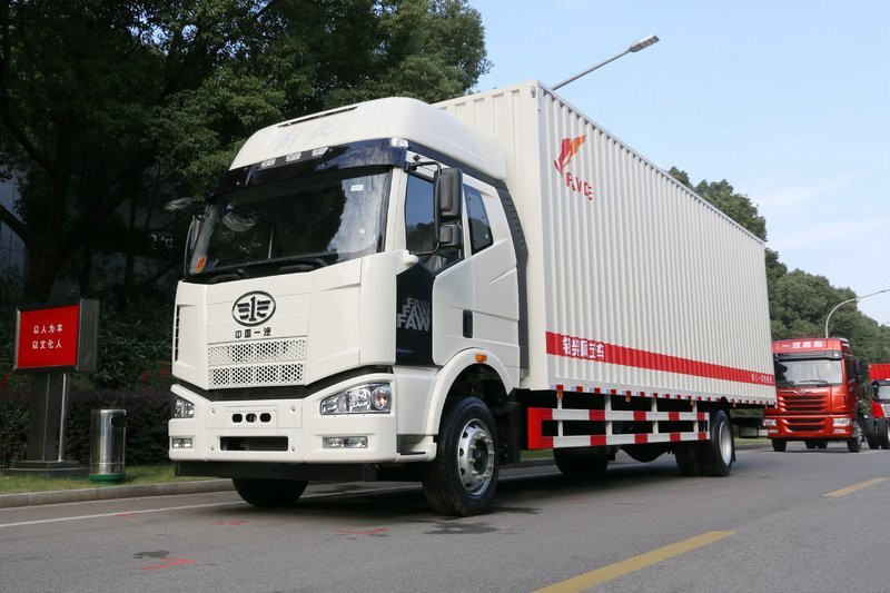 一汽解放 J6M重卡 280馬力 4X2 9.4米 國(guó)五廂式載貨車(chē)(CA5160XXYP63K1L9E5)