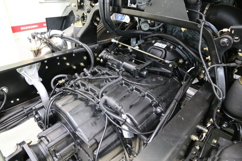 一汽解放 J6M重卡 280馬力 4X2 9.4米 國(guó)五廂式載貨車(chē)(CA5160XXYP63K1L9E5)