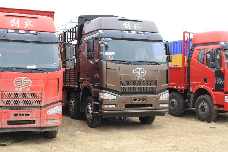 一汽解放 J6P重卡 質惠版 350馬力 8X4 9.5米 國五倉柵式載貨車(CA5310CCYP66K2L7T4E5)