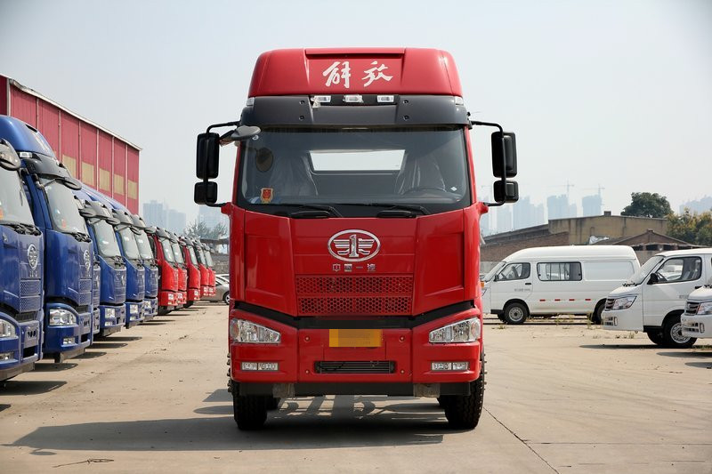 一汽解放 J6M重卡 標(biāo)載型 320馬力 8X4 9.5米 國五欄板載貨車(CA1310P63K1L6T4E5)