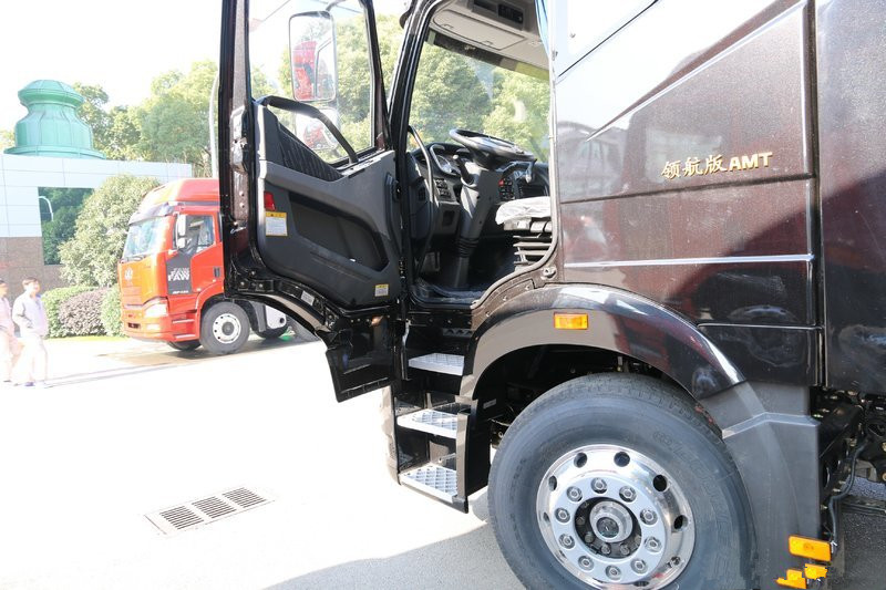一汽解放 新J6P重卡 460馬力 4X2 國(guó)五自動(dòng)擋牽引車(chē)(AMT手自一體)(CA4180P66K24E5)