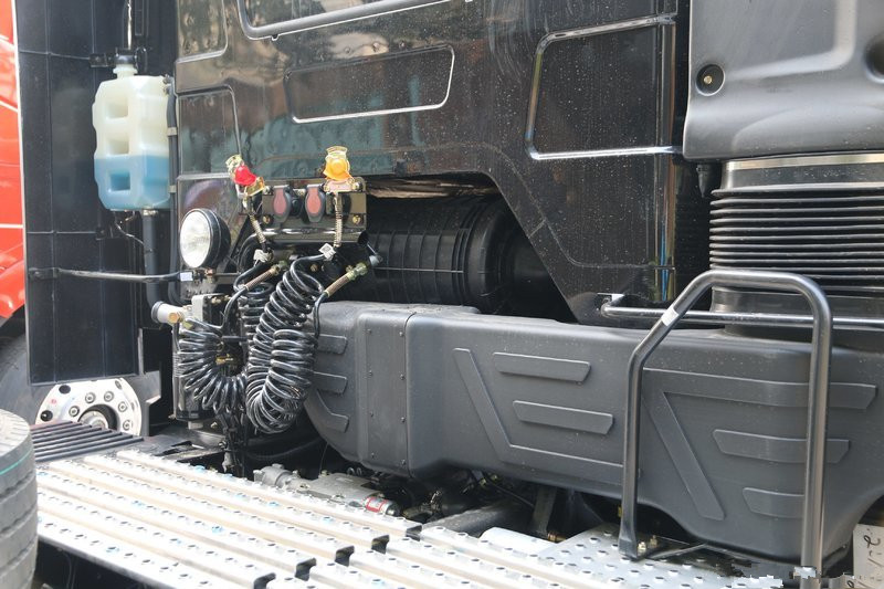 一汽解放 新J6P重卡 460馬力 4X2 國(guó)五自動(dòng)擋牽引車(chē)(AMT手自一體)(CA4180P66K24E5)