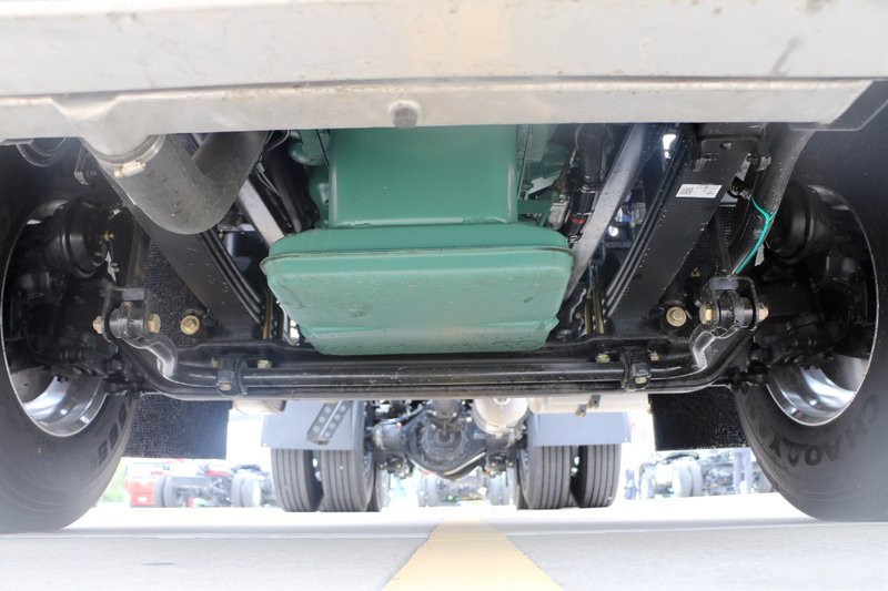 一汽解放 新J6P重卡 420馬力 6X4 國六LNG牽引車(CA4250P66M25T1E6)