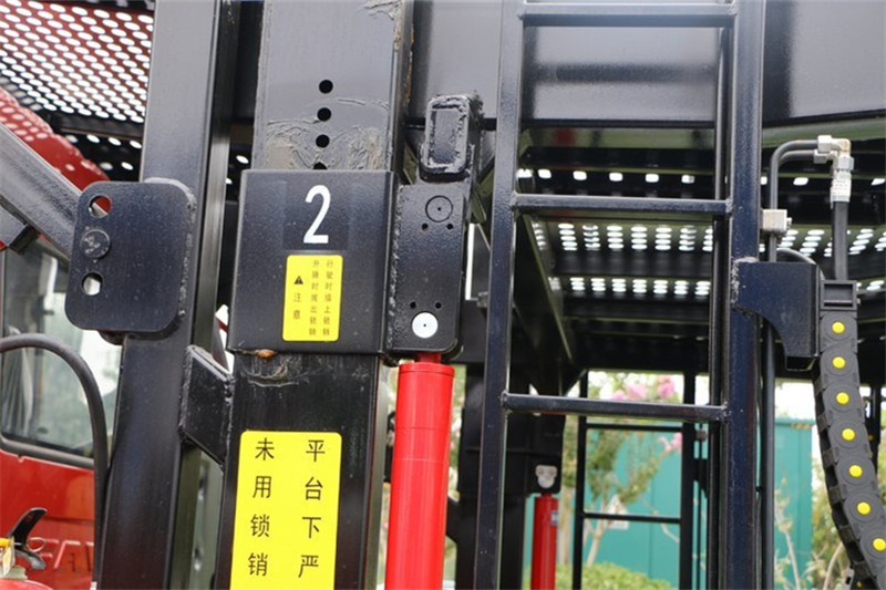一汽解放 J6L重卡 320馬力 6X2 國(guó)五中置軸轎運(yùn)車(宏昌天馬)(HCL5190TCLCAN48J5)