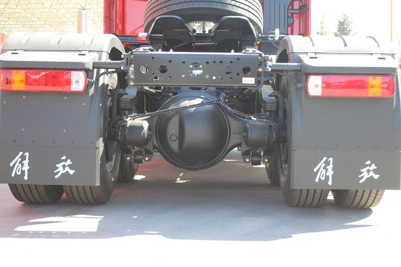 一汽解放 J7重卡 春晚定制版 550馬力 6X4 國(guó)五牽引車(CA4250P77K25T1E5)