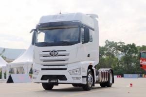 一汽解放 J7重卡 550馬力 4X2 國五AMT自動(dòng)擋牽引車(白色)(CA4180P77K25E5)