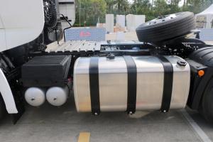 一汽解放 J7重卡 550馬力 4X2 國五AMT自動(dòng)擋牽引車(白色)(CA4180P77K25E5)