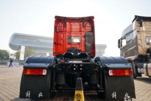 一汽解放 J7重卡 豪華型 550馬力 6X4 國五AMT自動(dòng)擋牽引車(火焰紅)(CA4250P77K25T1E5)