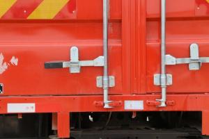 東風(fēng)商用車 天錦VR 180馬力 4X2 6.75米 國五倉柵式載貨車(DFH5180CCYBX3JV)