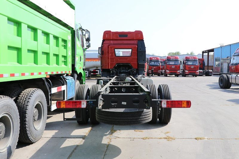 一汽解放 新J6P重卡 320馬力 6X2 9.4米 國(guó)六 欄板載貨車(CA1250P66K1L6T3E6)