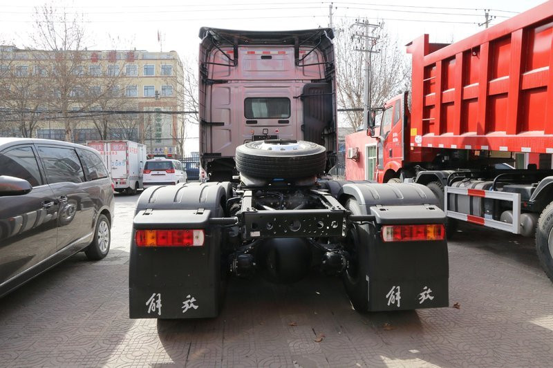 一汽解放 J7重卡 四季款 550馬力 6X4 國(guó)五 牽引車(chē)(12擋)(CA4250P77K25T1E5)