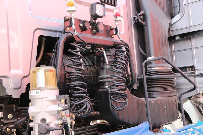 一汽解放 J7重卡 四季款 550馬力 6X4 國(guó)五 牽引車(chē)(12擋)(CA4250P77K25T1E5)