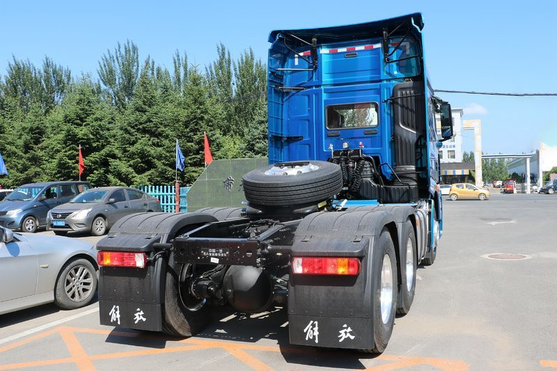 一汽解放 J7重卡 550馬力 6X4 國五 牽引車(海天藍)(CA4250P77K25T1E5)
