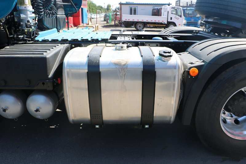 一汽解放 J7重卡 550馬力 6X4 國五 牽引車(海天藍)(CA4250P77K25T1E5)
