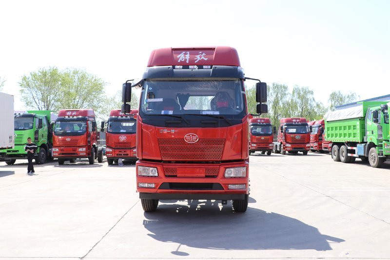 一汽解放 J6L重卡 質(zhì)惠版 260馬力 6X2 7.2米 國(guó)六 廂式載貨車(chē)(CA5250XXYP62K1L5T3E6) 