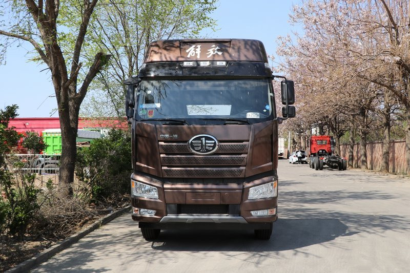 一汽解放 新J6P重卡 質(zhì)惠版 460馬力 8X4 9.4米 國(guó)六 欄板載貨車(chē)(CA1310P66K24L7T4E6)