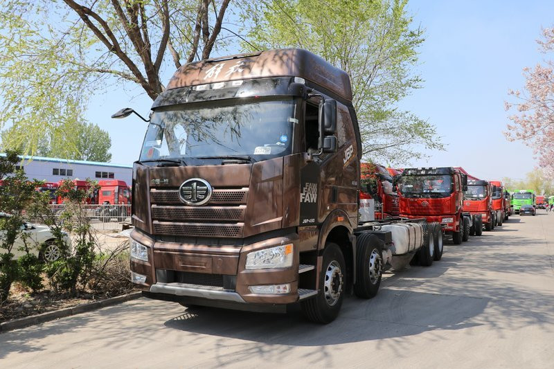 一汽解放 新J6P重卡 質(zhì)惠版 460馬力 8X4 9.4米 國(guó)六 欄板載貨車(chē)(CA1310P66K24L7T4E6)
