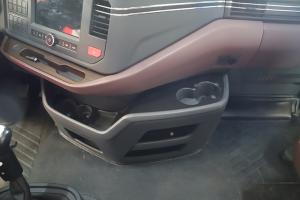一汽凌源 滬尊S200 先鋒版 500馬力 6×4 國(guó)五牽引車（CAL4253C4F4E5）