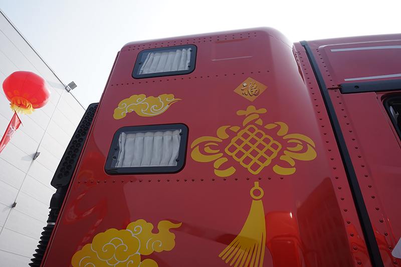一汽解放青汽 JH6+生活艙 550馬力 6×4 國五 牽引車（CA4250P33K25T1EA5A80）