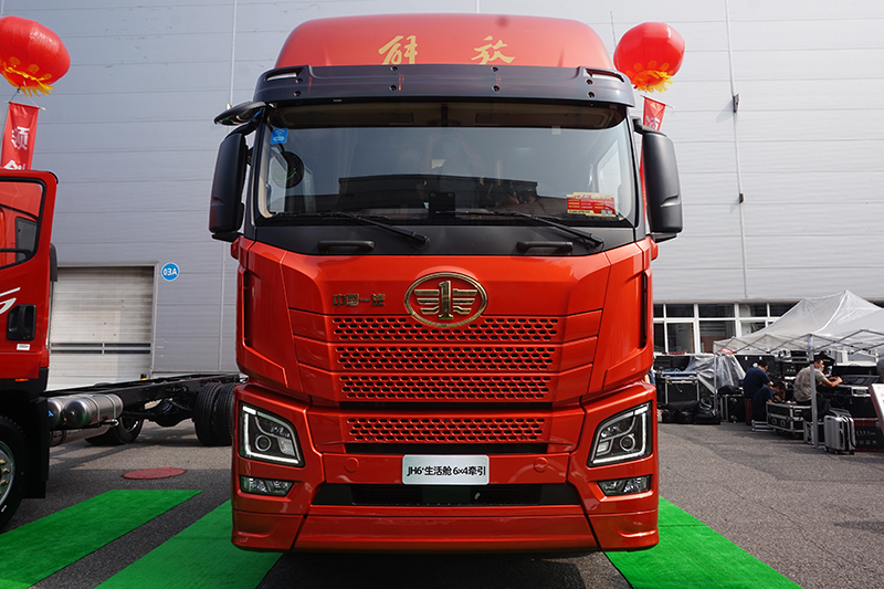 一汽解放青汽 JH6+生活艙 550馬力 6×4 國五 牽引車（CA4250P33K25T1EA5A80）