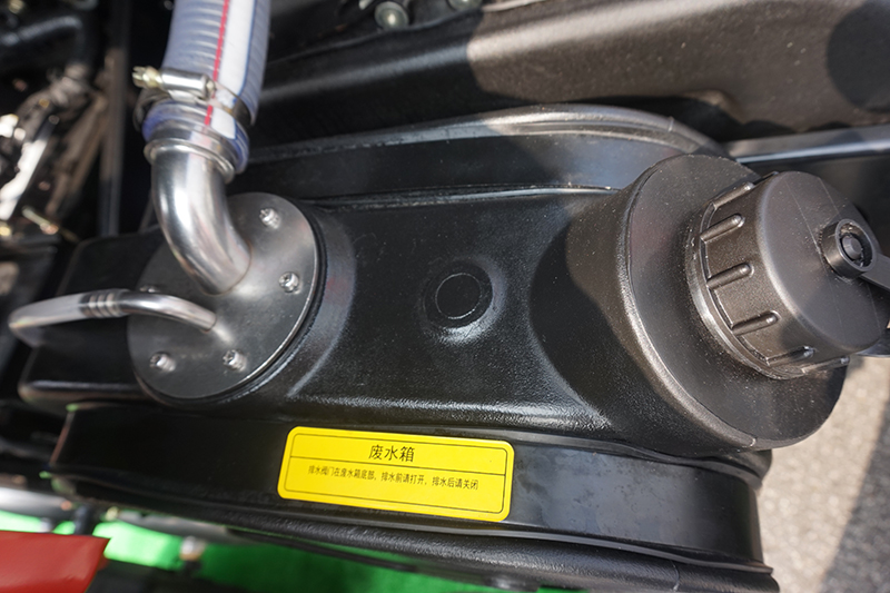 一汽解放青汽 JH6+生活艙 550馬力 6×4 國五 牽引車（CA4250P33K25T1EA5A80）
