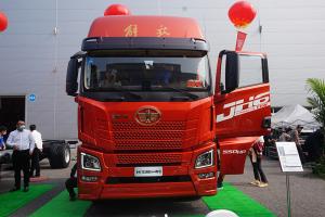 一汽解放青汽  JH6+重卡 生活艙版 550馬力  6X4 國五AMT牽引車(CA4250P33K25T1E5A80)