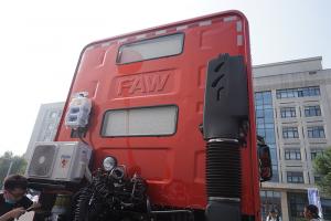 一汽解放青汽  JH6+重卡 生活艙版 550馬力  6X4 國五AMT牽引車(CA4250P33K25T1E5A80)