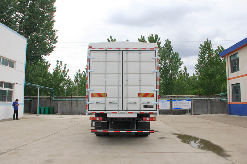 陜汽輕卡 K3000 M18 190馬力 4×2 國(guó)六 大黃牌載貨車（YTQ1161LL47A0）
