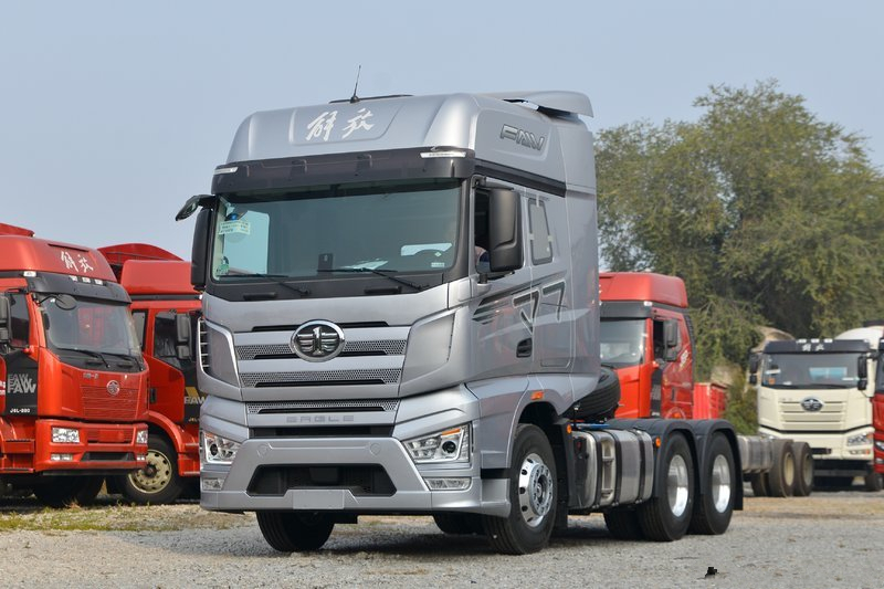 一汽解放 J7重卡 560馬力 6X4 國(guó)六 牽引車(chē)(CA4250P77K25T1E6)