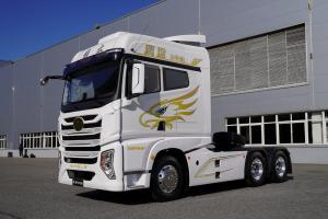 一汽解放青汽 鷹途 頭等艙 560馬力 6X4 國六 AMT自動擋牽引車(CA4259P35K2T1E6A80)