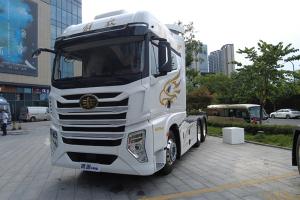 一汽解放青汽 鷹途 頭等艙 620馬力 6X4 國(guó)六 AMT自動(dòng)擋牽引車(chē)(CA4257P35K18T1E6A80)