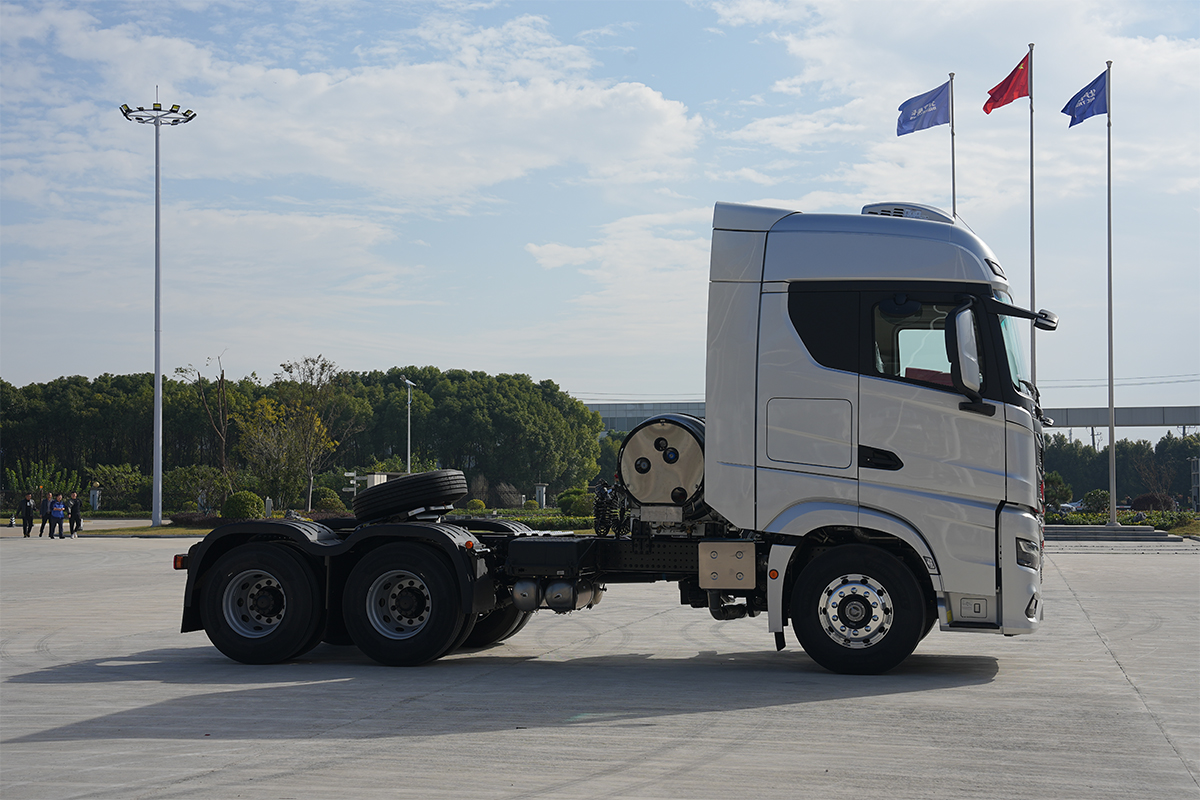 北京重卡 追夢(mèng) 500馬力 6×4 國(guó)六 LNG 牽引車 砂石料運(yùn)輸版（BJ4250G6CP）