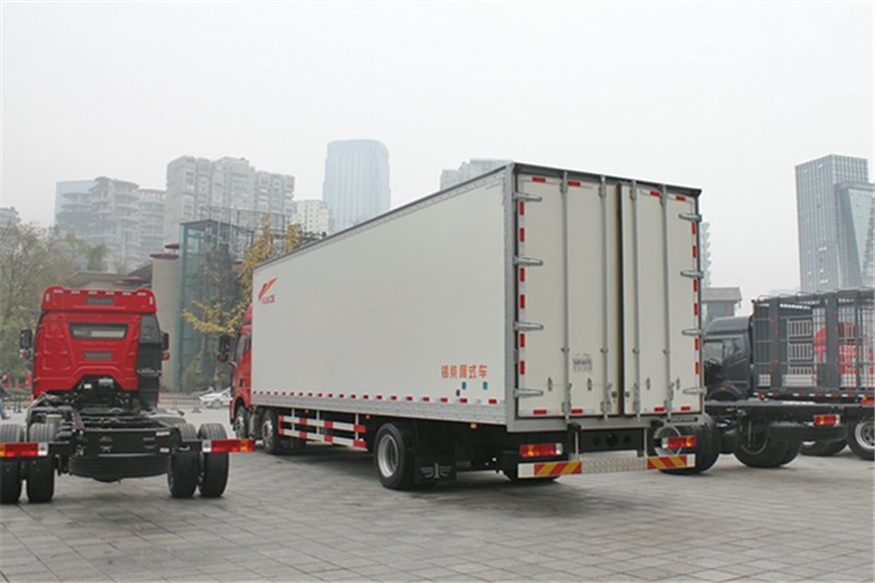 一汽解放 J6P重卡 260馬力 6X2 8.7米 國(guó)四廂式載貨車(CA5200XXYP63K1L6T3E4)