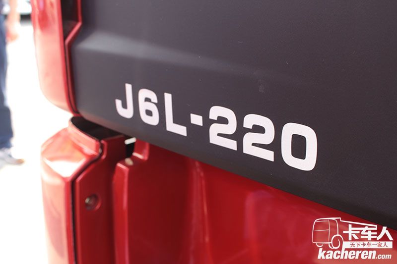 一汽解放 J6L中卡 220馬力 4×2 載貨車(chē) 質(zhì)惠版