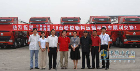 中集華駿10臺粒物料運輸半掛車順利交接