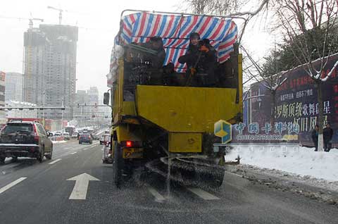 自制新融雪劑撒布機(jī)