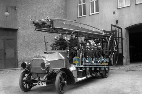 1912年出產(chǎn)的第一輛斯堪尼亞消防車