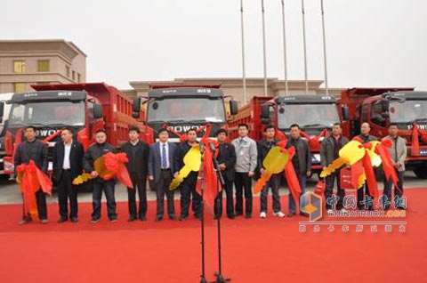 山東區(qū)域瑞沃現(xiàn)場(chǎng)交車儀式