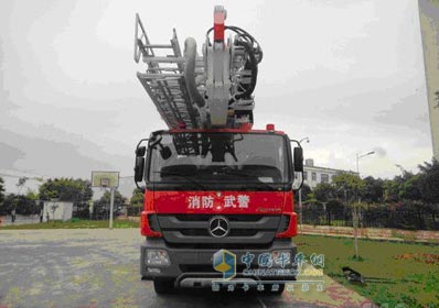 奔馳登高消防車