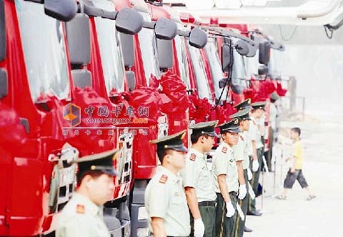 特種消防車(chē)亮相