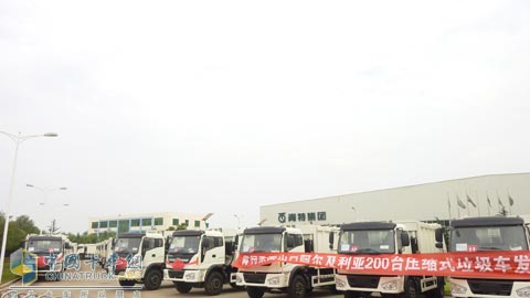 青特集團舉行200臺壓縮式垃圾車出口發(fā)車儀式